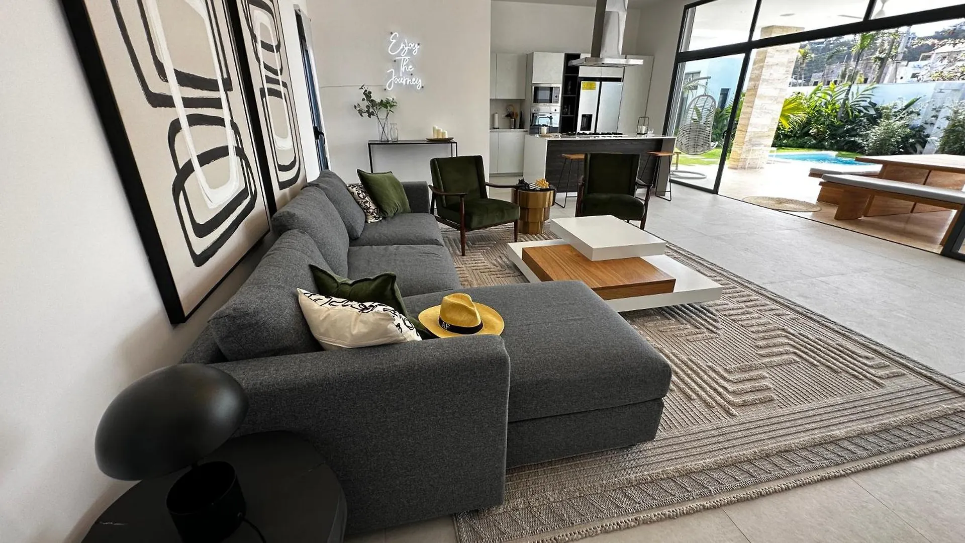 Private Pool Villa With Detached Suite 拉斯特拉纳斯